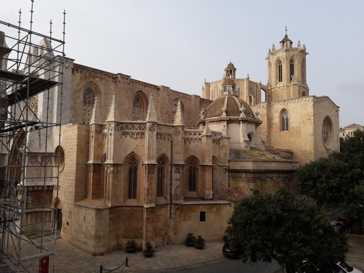 Tarragona Apartments Bagian luar foto