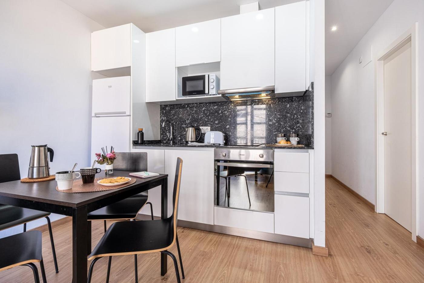 Tarragona Apartments Bagian luar foto